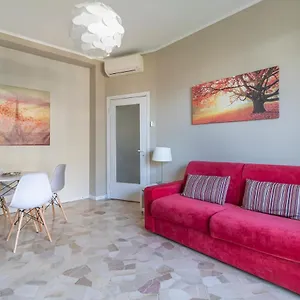 Altido Trendy Flat With Balcony, Easy Access To Centre , Milano Italia